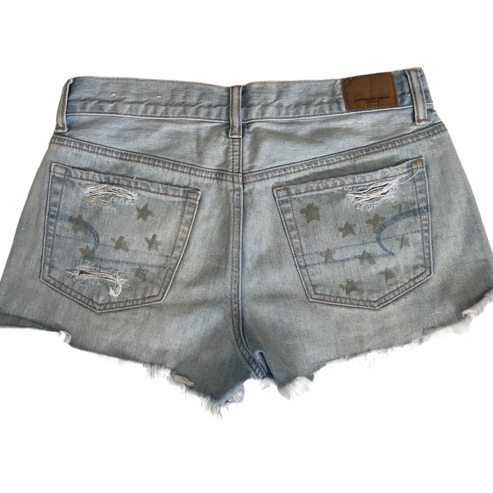 American Eagle shorts woman’s size 2 light wash distressed frayed star stamped